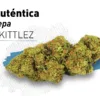 Una vista cercana de las flores de CBD Zkittlez, seleccionadas y secadas cuidadosamente.